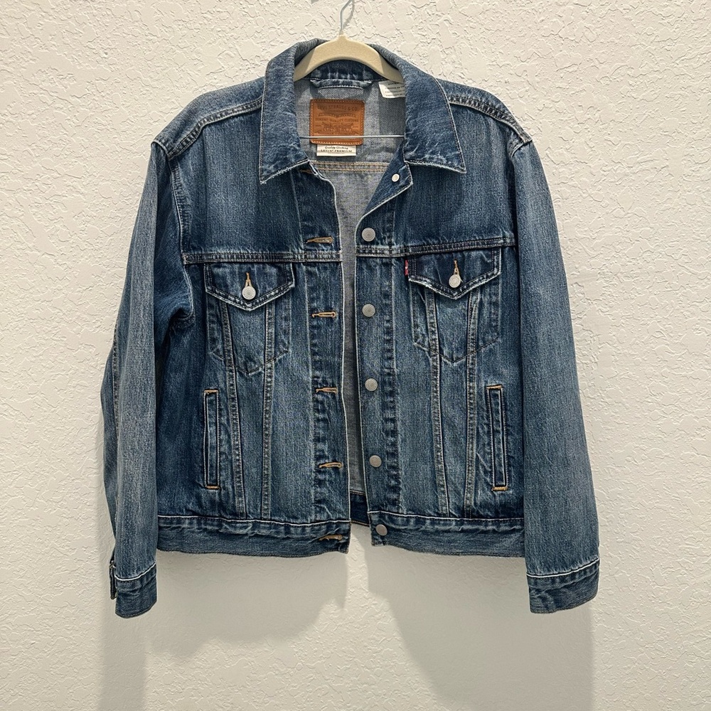 NWOT Levi’s 90s Denim Trucker Jacket - Medium Blue